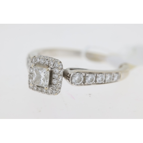 1045 - Diamond Princess cut cluster ring, central princess cut diamond, brilliant diamond cluster and shoul... 