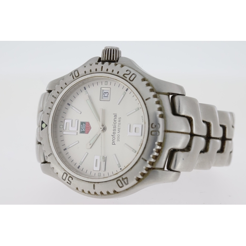 120 - TAG HEUER LINK QUARTZ WATCH REFERENCE WT1112, Professionl 200m. Approx 43mm stainless steel case wit... 