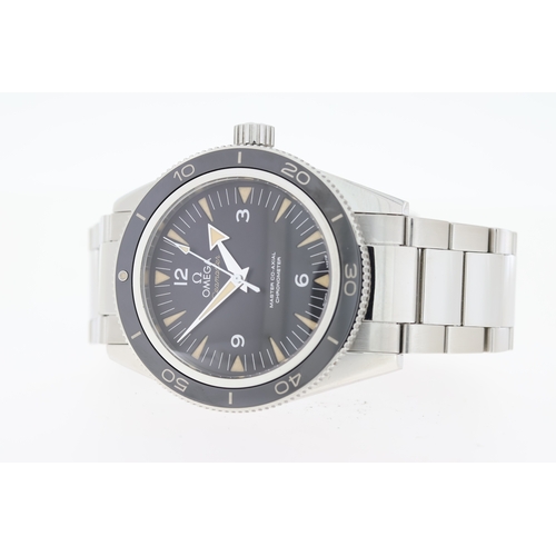 40 - OMEGA SEAMASTER 300 WITH BOX AND PAPERS 2015, reference 233.30.41.21.01.001, circular black sandwich... 