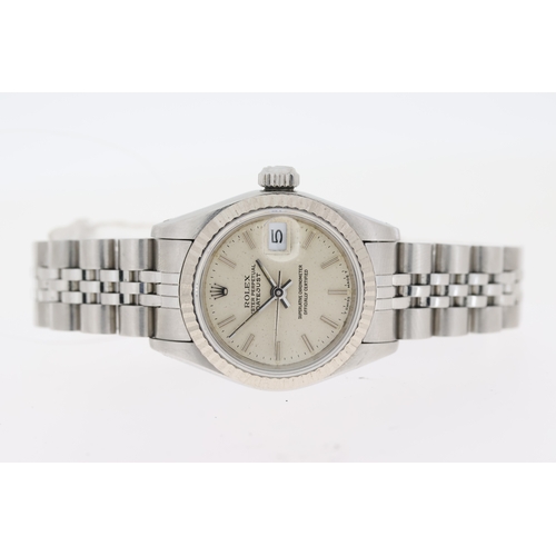 63 - LADIES ROLEX DATEJUST 26 REFERENCE 69174 WITH PAPERS 1988, circular silver dial with baton hour mark... 