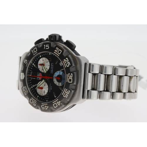 69 - TAG HEUER FORMULA 1 CHRONOGRAPH QUARTZ WATCH REFERENCE CAC1110, Approx 40mm stainless steel case wit... 