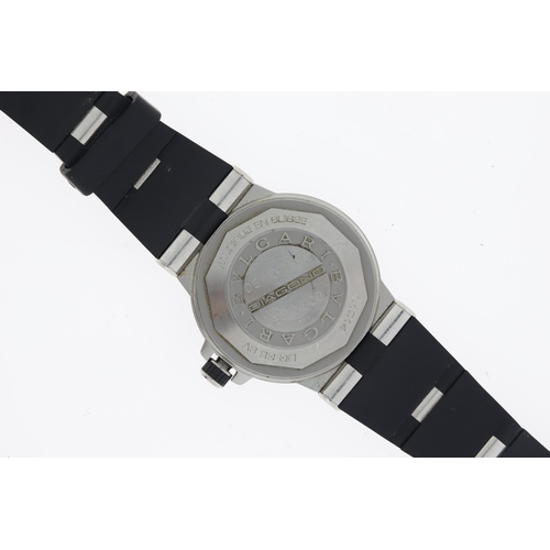 70 - BULGARI DIAGONO REFERENCE DG 35 SV WITH PAPERS 2009, circular black dial with baton hour markers, qu... 