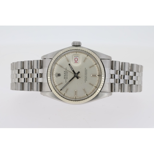 VINTAGE ROLEX DATEJUST 1601 ROULETTE DATE CIRCA 1968 circular silver dial with baton hour markers