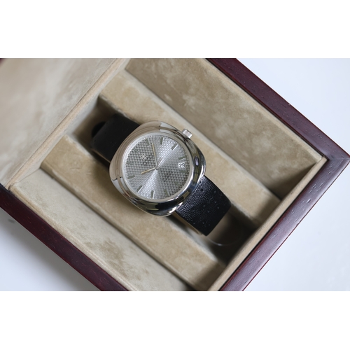 182 - MOVADO ZENTIH XL TRONIC WITH BOX CIRCA 1970's, circular silver textured dial with baton hour markers... 