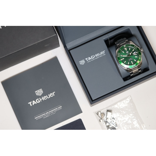 34 - TAG HEUER AQUARACER 'HULK' CALIBRE 5 REFERENCE WAY201S.BA0927 WITH BOX AND PAPERS 2001, green dial a... 