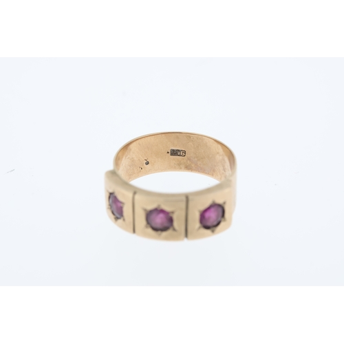 1002 - Vintage wide band ring set with three almandine garnets, market 9ct.