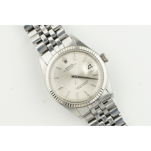 137 - ROLEX OYSTER PERPETUAL DATEJUST W/ GUARANTEE PAPERS REF. 1601 CIRCA 1972, circular silver dial with ... 