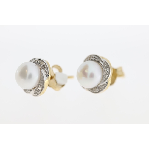 1004 - A paif of 9ct pearl & diamond stud earrings.