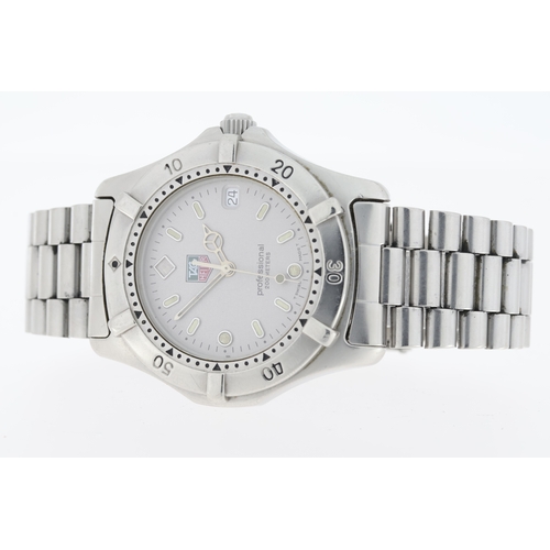 148 - Brand: TAG HEUER
 Model Name: PROFESSIONAL
 Reference: WE1111-R
 Movement: Quartz
 Dial shape: Grey
... 