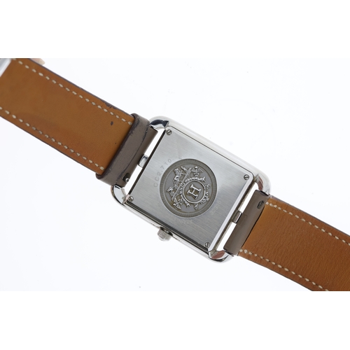 19 - Brand: HERMES
 Model Name: CAPE CODE
 Reference: CC2.710
 Movement: Quartz
 Dial shape: SQUARE
 Dial... 