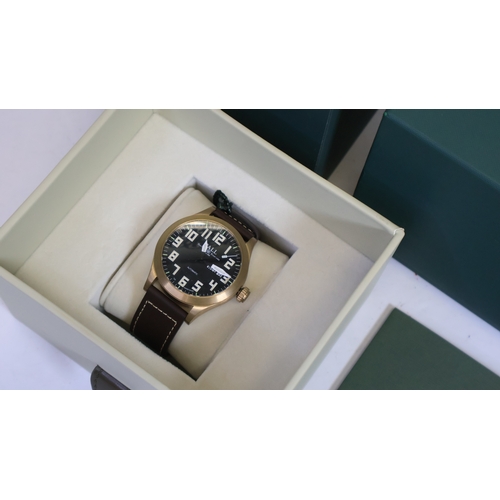 154 - Brand: Ball
 Model Name: Engineer III Bronze 
 Reference: NM2186C-L3J-BK
 Movement: Automatic
 Box: ... 