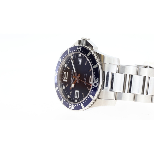 22 - Brand: Longines
 Model Name: Hydro Conquest 
 Reference: L3.742.2
 Movement: Automatic
 Box: Inner a... 