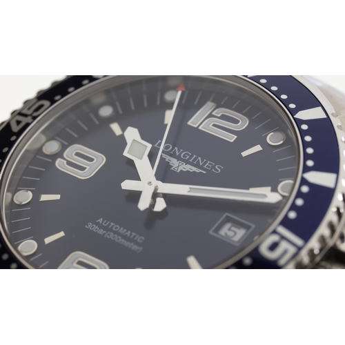 22 - Brand: Longines
 Model Name: Hydro Conquest 
 Reference: L3.742.2
 Movement: Automatic
 Box: Inner a... 