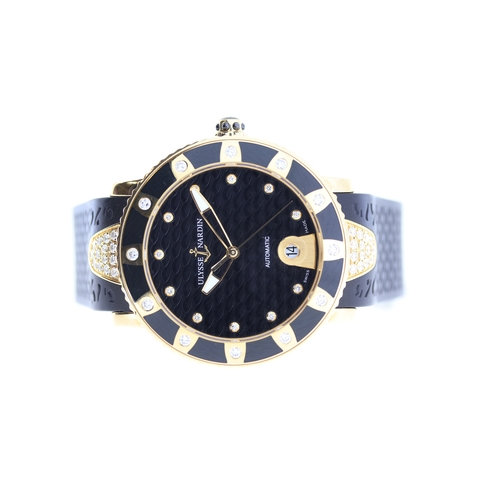 36 - Brand: Ulysse Nardin
 Model Name: Marine Diver 
 Reference: 8106-101
 Movement: Automatic
 Dial shap... 