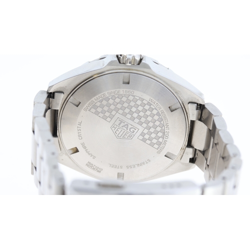 71 - Brand: Tag Heuer
 Model Name: Formula 1 
 Reference: WAZ1010
 Movement: Quartz
 Dial shape: Circular... 