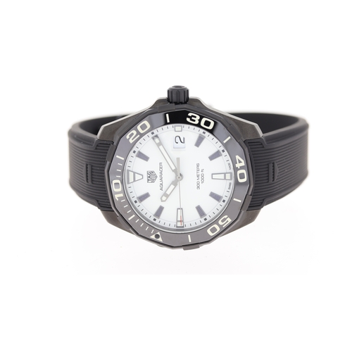 54 - Brand: Tag Heuer
 Model Name: Aquaracer 
 Reference: WAY108A
 Movement: Quartz
 Box: inner box
 Box ... 