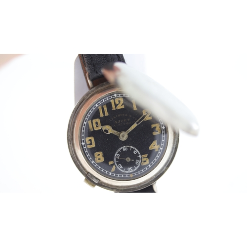 124 - Brand: Alidina
 Model Name: Trench Wacth 
 Movement: Manual Wind
 Dial shape: Circular
 Dial colour:... 