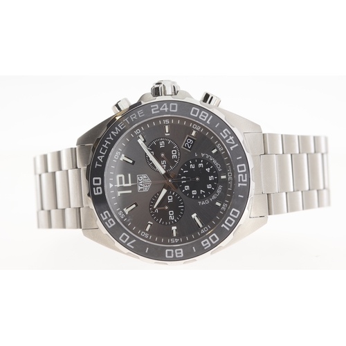 172 - Brand: Tag Heuer
 Model Name: Formula 1 
 Reference: CAZ1011
 Movement: Quartz
 Dial shape: Circular... 