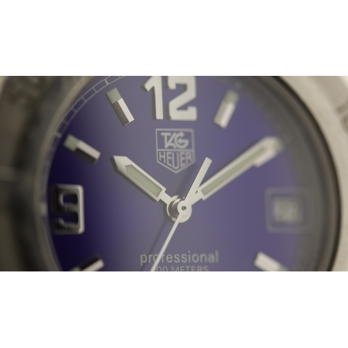 199 - Brand: Tag Heuer
 Model Name: Professional 
 Reference: WN1112
 Dial shape: Circular
 Dial colour: S... 