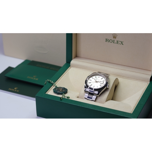 27 - Brand: Rolex
 Model Name: Datejust 41 
 Reference: 126300
 Movement: Automatic
 Year: 2018
 Box: Ful... 