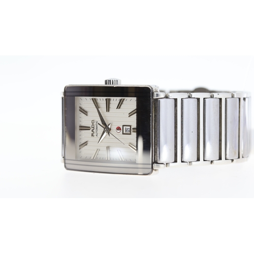 79 - Brand: Rado
 Model Name: Diastar 
 Reference: 557.0693.3
 Movement: Automatic
 Box: inner box
 Dial ... 