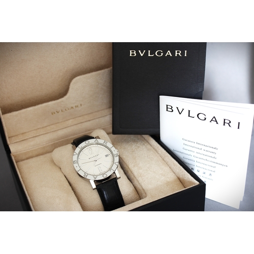 80 - Brand: Bulgari
 Model Name: Bb 38 Sl 
 Reference: L3292
 Movement: Automatic
 Year: 2007
 Dial shape... 