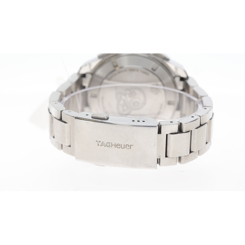 60 - Brand: Tag Heuer
 Model Name: Aquaracer 
 Reference: CAY111B
 Movement: Quartz
 Dial shape: Circular... 