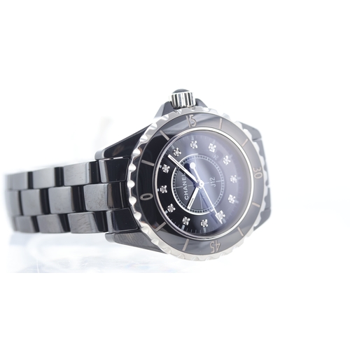 249 - Chanel J12 mid size Quartz Brand: Chanel
 Model Name: J12 
 Movement type: Quartz
 Dial shape: Circu... 