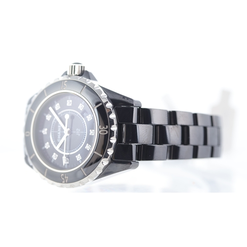 249 - Chanel J12 mid size Quartz Brand: Chanel
 Model Name: J12 
 Movement type: Quartz
 Dial shape: Circu... 