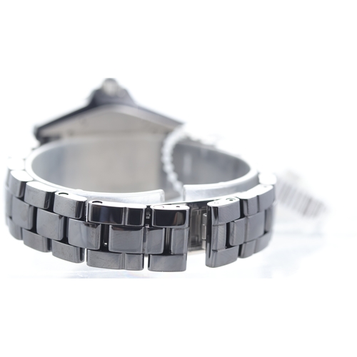 249 - Chanel J12 mid size Quartz Brand: Chanel
 Model Name: J12 
 Movement type: Quartz
 Dial shape: Circu... 