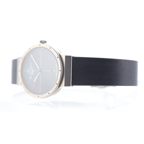 274 - IWC Porsche Design Titanium Quartz Brand: IWC
 Model Name: Porsche Design 
 Movement type: Quartz
 D... 