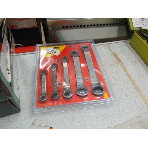 173 - new 5 piece offset ring ratchet spanner set