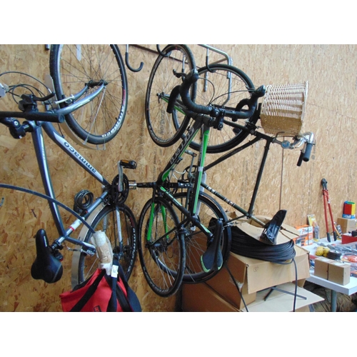 18 - Carrera road bike