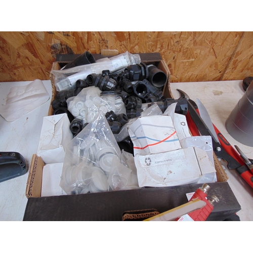 34 - tray connectors