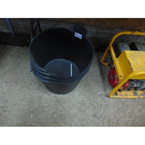38 - Qty buckets H102