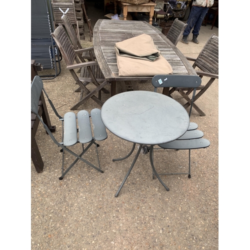 939 - garden table & chairs