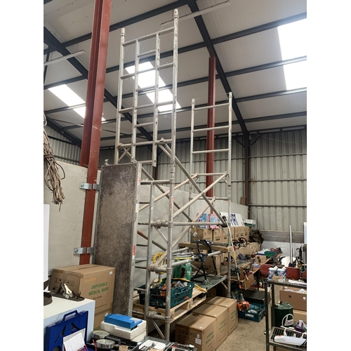 428 - aluminium scaffold tower