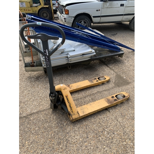 897 - pallet truck