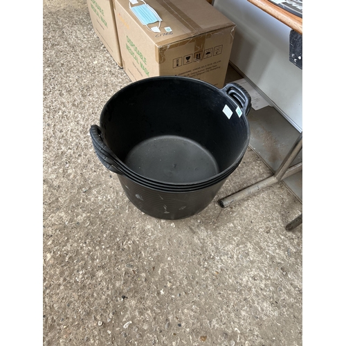 128 - h113 x 4 large feeding buckets