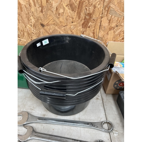 86 - H114 x 10 feeding buckets