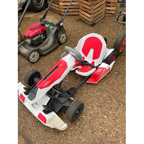 831 - battery go kart with battery & charger