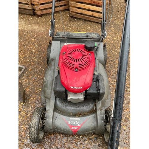 832 - HONDA petrol mower HRX 537 comes with Grass bag that needs washing