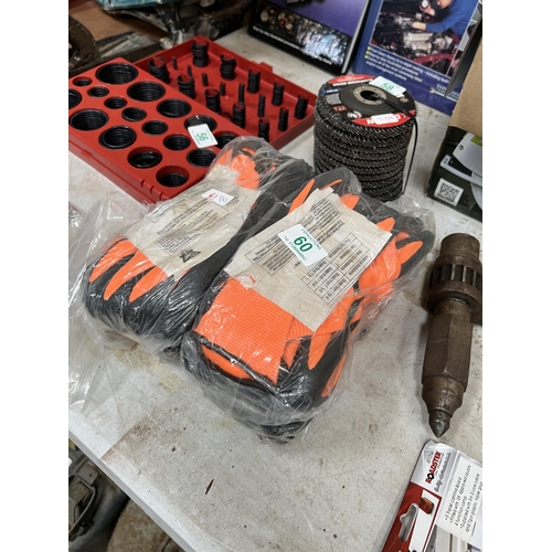 60 - h61 Qty of gripper gloves