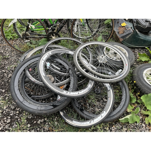 752 - Qty bike wheels