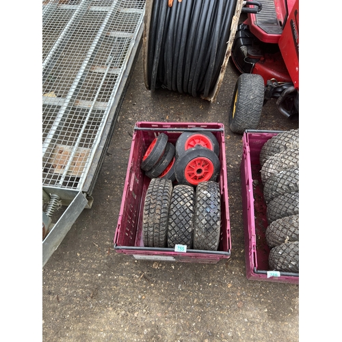 785 - tray mixed wheels