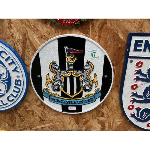 47 - Cast iron wall plaque NEWCASTLE United h234