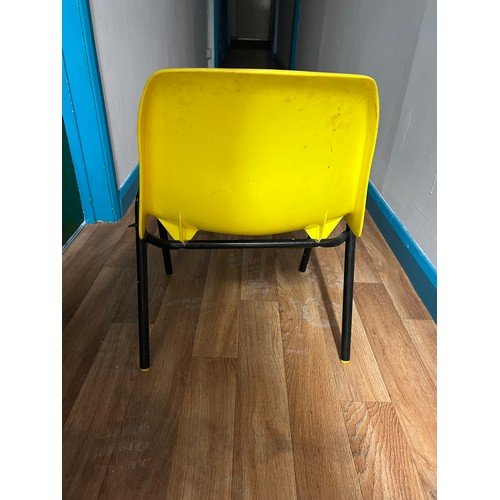 334 - 28 x plastic child size chairs...