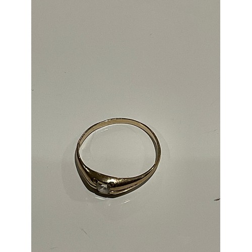 103 - 9ct gold ring with cz centre stone 1 gram