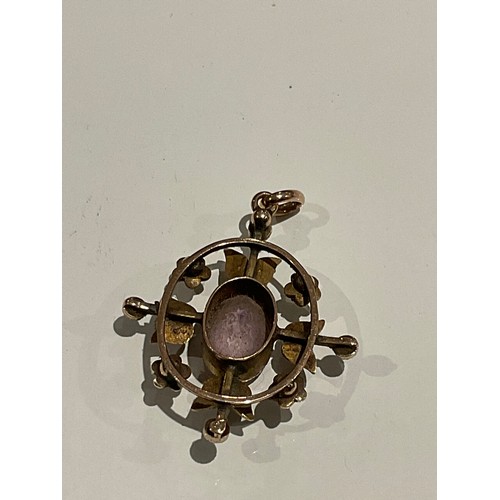 118 - 9ct gold pendant with centre amethyst stone with seed pearls 3.1 grams