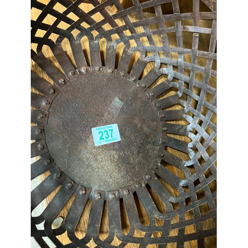 237 - 3 x metal round trays h181